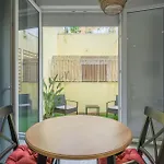 Chic & Comfortable Apartment, Private Terrace Apart Otel