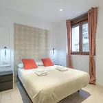 Modern Close To Centre