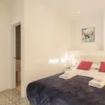 Gorgeous With A Large Private Terrace 아파트호텔