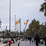 En El Cabanyal Enfrente De La Marina Real Apartamento