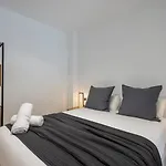 Estudio Con Altillo En Malilla Cerca De La Fe Apartment