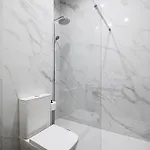 Prime Location, Bright & Cozy