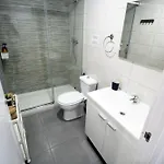 Ross - Flat With The Amenities *