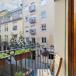 Prime Location, Bright & Cozy Apartamento