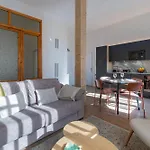 Prime Location, Bright & Cozy