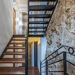 Prime Location, Bright & Cozy