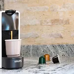 Prime Location, Bright & Cozy *