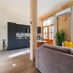 Prime Location, Bright & Cozy *