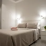 Mimi's In En Corts *