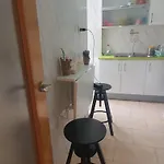 Homestay Tranquila, Centrica Y Luminosa De Matrimonio En Vivienda Compartida