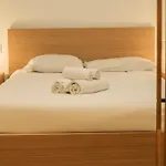 Valentia Modern And Comfortable Beachside Style *