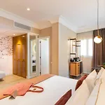 Ξενοδοχείο Melia Plaza 4*