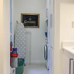 Walk - 20 Min - Beautiful Private Patio Apartment *