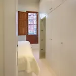 Walk - 20 Min - Beautiful Private Patio Valencia