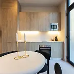 Loft - B 1-6 Smart Access & Urban Calm *