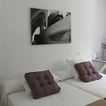 7 Moons Bed & Breakfast 2*