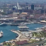 En La Ciudad De Ciencias Y Cerca De La Playa