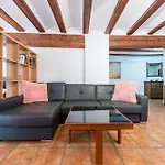 Travel Habitat Plaza Del Pilar. * Valensiya