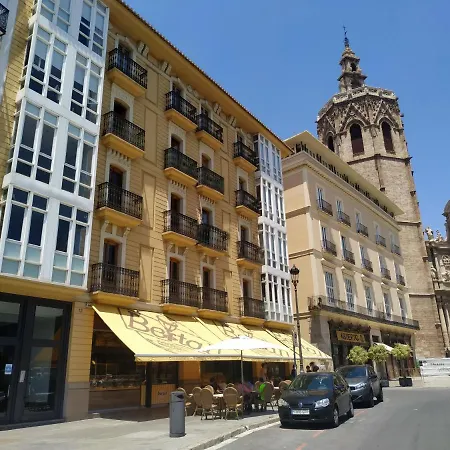 Flats Friends Plaza De La Reina Guest house 2*