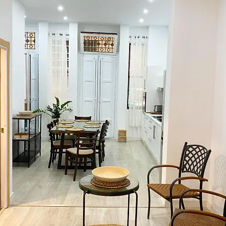 Apartamento Ayuntamiento Deluxe Apartment *