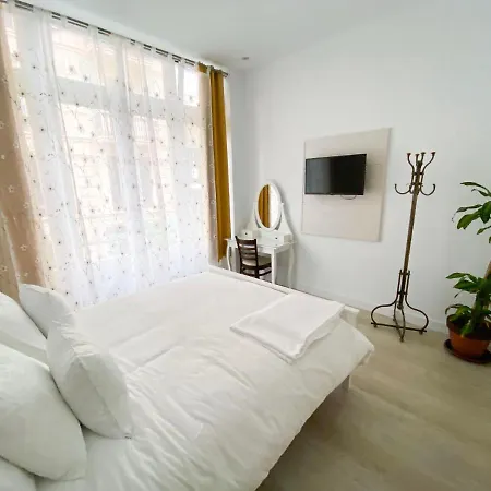 Apartamento Ayuntamiento Deluxe Apartment