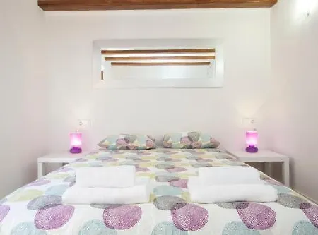 Singular Station شقة