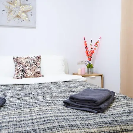 On-line Luxury Apart Sollana Aa, Free Wi-fi