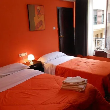 בית הארחה Alicante By Moontels