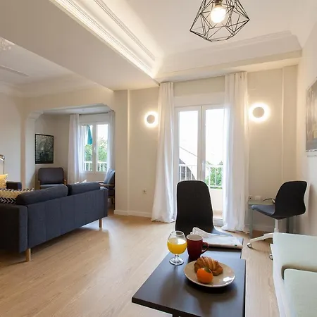 Near The Marina, アパート *