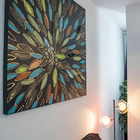 Versus Center * Valence