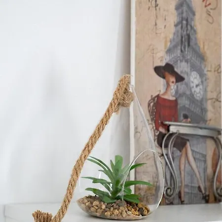 Versus Center * Valence