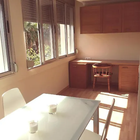 Lovely Three Bedroom Wifi Near Beach