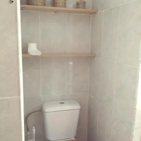 Lovely Three Bedroom Wifi Near Beach Валенсия