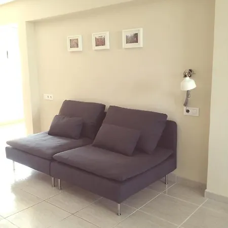 Lovely Three Bedroom Wifi Near Beach Валенсия