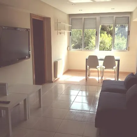Апартаменты Lovely Three Bedroom Wifi Near Beach *