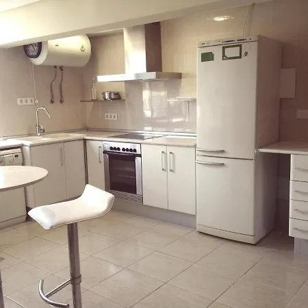 Lovely Three Bedroom Wifi Near Beach Апартаменты