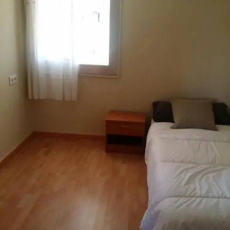 Lovely Three Bedroom Wifi Near Beach Валенсия