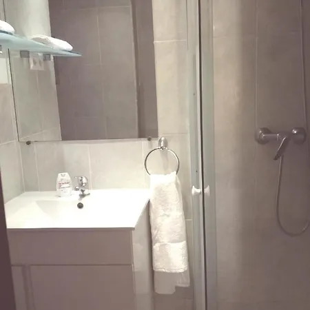 Lovely Three Bedroom Wifi Near Beach