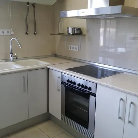 Апартаменты Lovely Three Bedroom Wifi Near Beach Валенсия