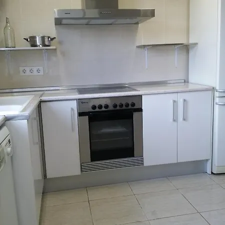 Апартаменты Lovely Three Bedroom Wifi Near Beach Валенсия