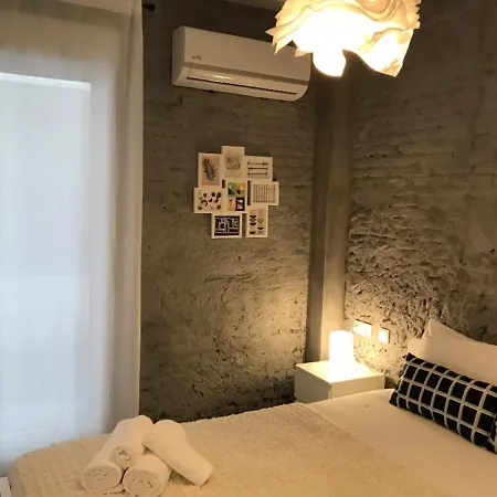 Pequeno Con Mini Piscina - No Climatizada شقة