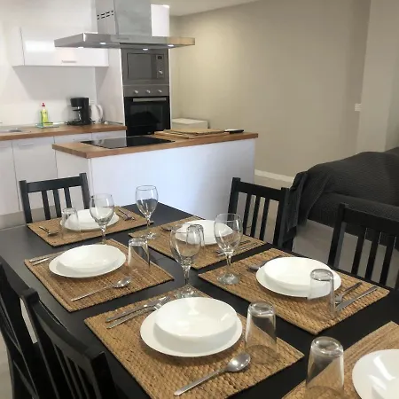 New Reina Street 8px 4bed 2 Bath Aacc Wifi Apartman Valencia
