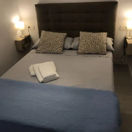 New Reina Street 8px 4bed 2 Bath Aacc Wifi * Valencia