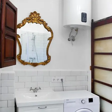 Homestay La Marina With Private Bathroom