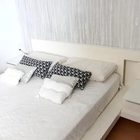 With One Bedroom In Alboraia With Wonderful Sea View Shared Pool Furnished Terrace 100 M From The Beach Apartment *