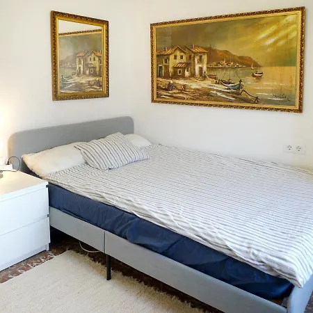 La Marina With Private Bathroom Homestay