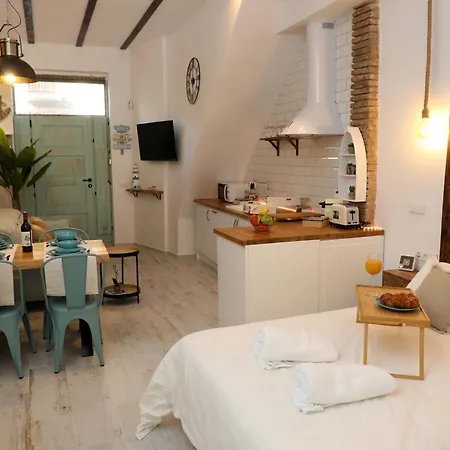 Vintage Loft Beach, Private Terrace Wifi Apartman
