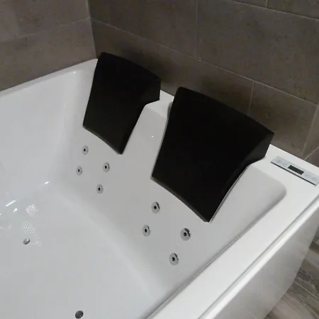 Intimo Y Acogedor Algunos Con Bañera Hidromasaje