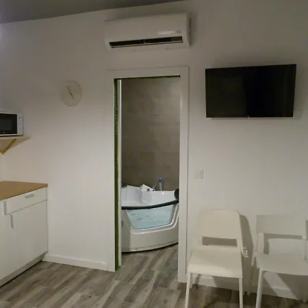 Intimo Y Acogedor Algunos Con Bañera Hidromasaje Apartamento