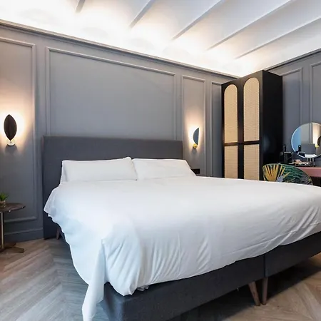 בית הארחה Reina 107 Boutique 4*